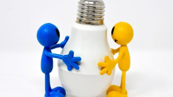 What is a Domitech Z Wave Smart Led Light Bulb?